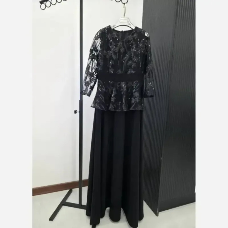 ماکسی مجلسی زنانه کرپ لمه و گیپور پولک دوزی مشکی مدل مژگان